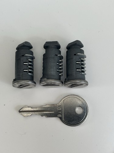 Thule lock and barrel with - x,